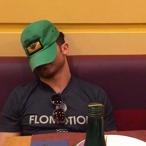 Having a blast with @fabianmanzano waiting for Mexican food. #boyceavenue #besomebodyworldtour #sleepyhead | Daniel Manzano