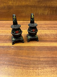 Pot Belly Stove Salt and Pepper Shakers - Etsy UK