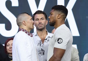 Usyk-Joshua weigh-in photo
