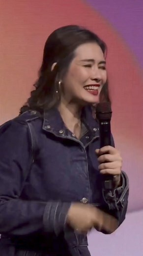 28K views · 2.8K reactions | Ayo Bangkit lagi karena ada Roh Kudus bersamamu #motivasikristen #khotbahkristen #KhotbahSingkat #inspirasikehidupan #inspirasikhotbahnitasetiawan | Inspirasi Khotbah Nita Setiawan | Facebook