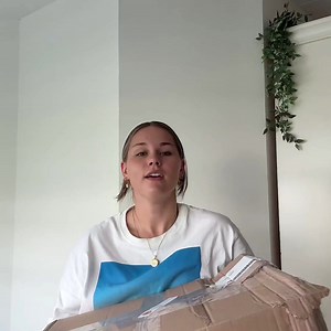 1.5K views | Wat een mega doos! Demi ging helemaal los bij Foodello...