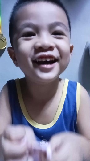 kumakanta lng nman sya ng kamusta ka halina't magsaya ipalakpak ang kamay at ituro ang paa 🤣❤️ #fbreels #viralvideo #trendingreels #StarsEverywhere #followers #everyone #highlights #pypシtiktok | Riza Vlog