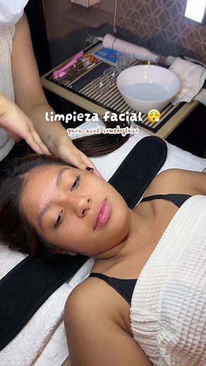Limpieza facial para acné comedogénico: rutina efectiva para piel con puntos negros