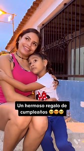 Mi hija me dio un regalo de cumpleaños me Sorprendió 🥺😱😍 en mi bio esta el link para que puedan hacer videos lindos como este 😍😍 #isandrep2 #regalo #isalovers #monseyisandrep #comedia | Andreina Perdomo