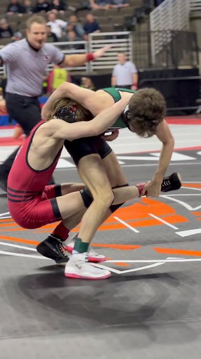 First period takedown and some solid riding by Logan Edwards propels him to a 4-0 win in a huge first round matchup! | Nebraska Wrestling