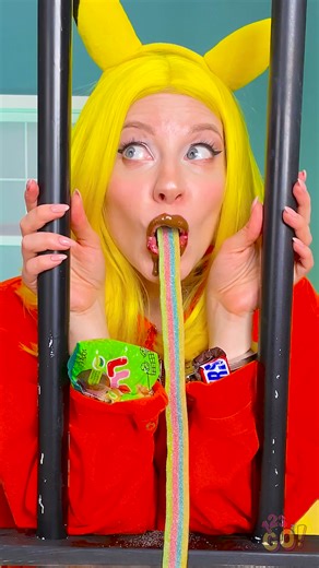 Sneaking candies to jail 😂 | 123 GO