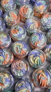 🧁 El producto más viral para vender ya está aquí ✨ Disfruta de nuestras Mantequillas Corporales en todas sus versiones: fresa, sirena, algodón de azúcar, arcoíris y muchas más 😍 Hidratan, dejando la piel suave y con un brillo espectacular ✨ 🌈 Adquiérelas a un excelente precio envasadas, ¡listas para emprender! 💌 Pregunta por nuestra amplia gama de productos capilares, faciales y corporales. Escríbenos y empieza hoy. ✨ Aprende con nosotros, personaliza tu línea y genera ingresos. ¡Somos fabri
