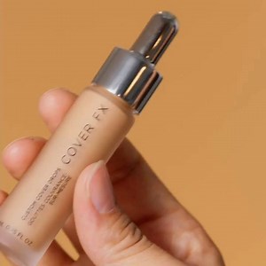 Shake up your routine with Custom Cover Drops, aka, our most versatile product https://bit.ly/33flhuM #CoverFX | Cover FX