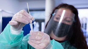 Schnelltest positiv und keine Quarantänepflicht mehr – muss ich noch zum PCR-Test?