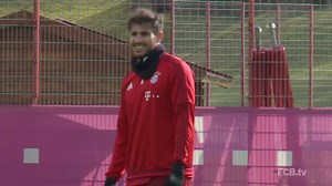 Javi Martínez back at it again and working hard on his comeback! | FC Bayern Munich