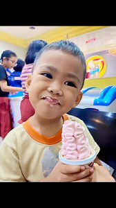 Icecream chillin'. | Lingling Supsup