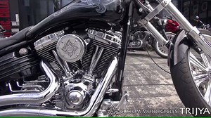 FXCWC Rockerくんのカスタム車両です この子はとても人気のある子ですね 6年ほど前の作品です やっと動画の撮影の機会があったので撮りました 見てくださいね #custom #fxst #wide #bikelife #japan #カスタムバイク #カスタム #カスタムハーレー #softail #トライジャ #motorcycles #motorcycleparts #motorcyclegallery #instamotorcycles #motorcycle #motorbike #motors #moto #instamotogallery #trijya #widetire #harley #harlydavidson #motobike #motorsports #rocker #fxcwc #softailgram | TRIJYA Custom Motorcycles 刻美 KOKUBI