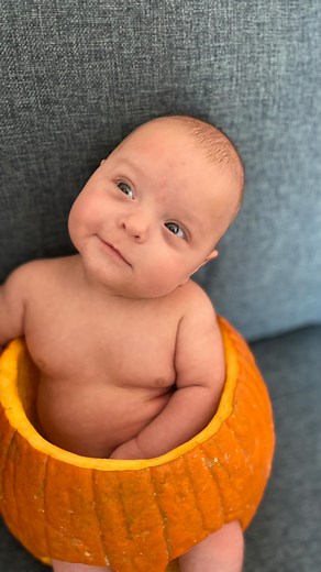 These little pumpkins are such good sports👻🎃 #triplets #tripletsofinstagram #identicalboys #identicaltriplets #brothers #halloween #pumpkins #costumes #dressup #reels #babiesinpumpkins | Moretolovski