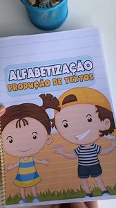 Caderno de Produção de Textos com 50 páginas 🖊️ Desenvolva a escrita das crianças de forma prática e objetiva! Com nossa apostila, as crianças são incentivadas a responder perguntas simples e organizar as ideias em pequenos textos. Cada página traz um desenho e questões que orientam a criação, ajudando a estruturar pensamentos e aprimorar a produção escrita. 📖✍️ 🌟 Ideal para professores e pais que desejam reforçar as habilidades de escrita de maneira eficaz. 🚀 São 50 páginas cuidadosamente p