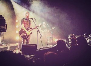 Organek cały czas w trasie promującej album "Czarna Madonna" ! Do listy doszły kolejne miasta. Taka koncertowa niekończąca się opowieść. Znakomicie :-) Zobaczcie nasz krótki materiał i wbijajcie na rockowe spektakle Organka ! | Fabryka Zespołów