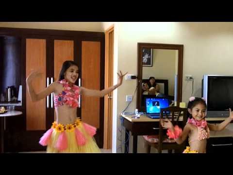 Hawaiian Hula Dancers