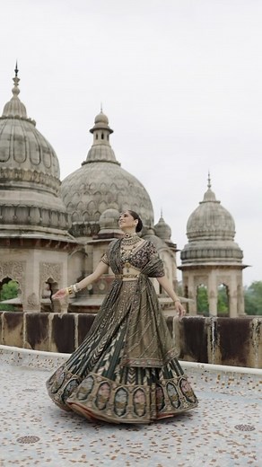 JJ VALAYA celebrates Couture through the finest of craft and detail... a seamless fusion of elegant classicism with a stolen kiss of edgy modernity. Jewellery: JJ VALAYA Fine Jewellery crafted in association with Jagdish Jewellers Chandigarh. Location Courtesy: Lukshmi Vilas Palace, Vadodra @jagdishjewellerschandigarh @abhishekkhandelwal08 @hoorvij.valaya @aishwaryasushmita @manika_sheokand @rudra_priya. @dushyantsinghraghuvanshi@uditsamania @tanyakaushikkk @ankchikara.artistry #jjvalaya #thewor