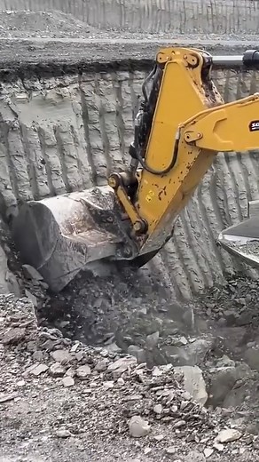 19K views · 338 reactions | Caterpillar 6015B Excavator Loading Caterpillar 775E Dumpers | Giant Machine | Facebook