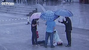 Video of Chinese nurse performing CPR in rain goes viral