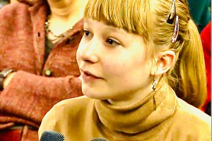 MONDIG MEISJE - 14 jaar - BEVRAAGT ETIENNE VERMEERSCH aan de Universiteit Gent. DE AARDE IS EINDIG - Slotstuk: 5/5 - Duur: 6 min. --------------------------------------------------- #EtienneVermeersch Etienne Vermeersch - Intellectueel erfgoed, archief en actualiteit #klimaatverandering | Etienne Vermeersch - Intellectueel erfgoed, archief en actualiteit
