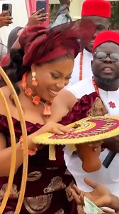 Adamma ❤️ The beautiful search😍#SamClare24 Bride @claranwabueze Event planner @emzi_eventworld Auto Gele @chygele Mua @asaaofficial Via @live_weddings_with_tega #igbopride #naijabrides | igbo.pride