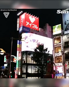 A humongous three-dimensional cat appears on a Tokyo billboard. #cloudmusic #subcut #musictube #mobileapp #l7mobile #l7mobileapp #procam | L7