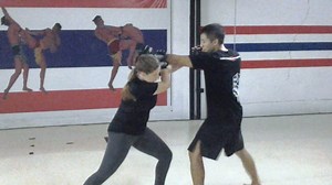 27 reactions · 18 shares | Lauren demonstrating the Jeet Kune Do Split-Entry Series before leaving for America. The Split-Entry Series involves jab-counters, hand trapping, and attacks by combination (ABC). | Core Combat Chiang Mai | Facebook