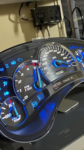 😮‍💨😮‍💨 Hot damn this setup came out killer for @motoj2345 on his 04 Duramax. That stealth face is on point! White LED backlighting, @usspeedo Stainless Stealth overlay, premium blue needles with blue independent lighting, blue warning lights, white odometer/gear display, and a chrome Escalade lens to top it off! Thank you for the business my guy! 🤝🏼 📱Text or DM (386)538-3095 for pricing & info 📦 #gaugefx #smallbusiness #florida #gaugerepair #instrumentcluster #silverado #cammed #slammed 