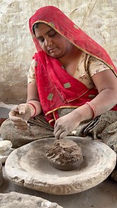 गांव की महिला का अद्भुत 😱हुनर मिट्टी से बना दिया घरेलू सामान 👉👉 Amazing skill of a village woman who made household items from clay #farmer #villageart #vairalart #amezingart #handart #villagelife #artlookbook #making | Rawat ji vlogs
