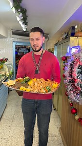 PLATOURI CU PESTE SI FRUCTE DE MARE PENTRU masa de REVELION !!De sarbatori mananca sanatos peste si fructe de mare cu Victorita Pescarita ‼️🐟🌿❄️💯 În tradiția veche românească și creștină, peștele are o semnificație aparte: Peștele este simbol al belșugului, curățeniei și al începutului bun. Se spune că așa cum peștele înoată lin și înainte, așa să-ți meargă și ție anul: fără piedici, cu spor și liniște. Peștele mai înseamnă și viață, echilibru și protecție, iar pe masa de sărbătoare aduce nor