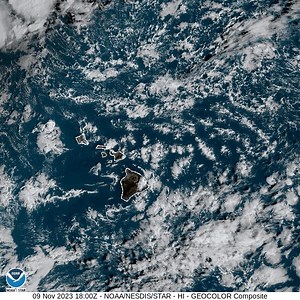 East to southeast winds through the rest of today, along with windward showers, and a few showers over interior areas of the islands in the afternoon. Trade winds will strengthen starting Sunday and continue through early next week. | US National Weather Service Honolulu & Central Pacific Hurricane Center
