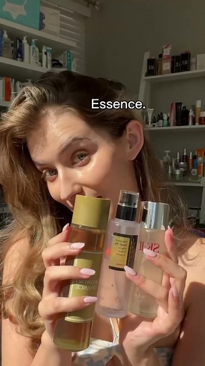 This is your sign to start layering essences on damp skin. Say goodbye to dehydration lines disguised as wrinkles and start seeing bouncy hydrated skin without clogging your pores and weighing it down! #essences #agingbackwards #wrinkles #skincaretips #dehydratedskin