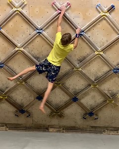 Watching Alexander Megos swing his way around this wall is totally hypnotizing 👀😵👏 | Red Bull Adventure