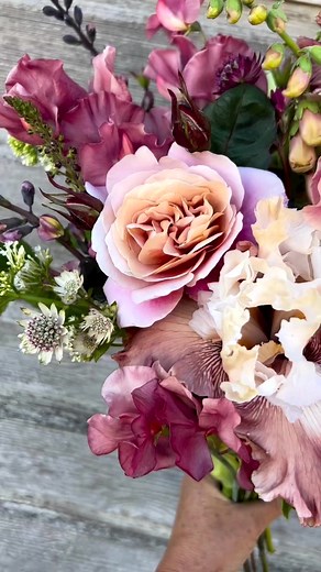 Summer florals, anyone? 💐 Reel by @thefarmhouseflowerfarm | American Farmhouse Style