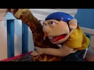 Jeffy humps on giraffe