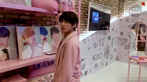 BANGTAN BOMB] V dances ‘MIC Drop’ @ BTS POP-UP : HOUSE OF BTS - BTS (방탄소년단) 😎V Corre a cambiarse la chaqueta para bailar MIC DROP💜 | BTS México