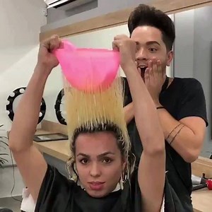 36K views · 360 reactions | This weird silicone cap is the KEY to a perfect blond dye job! By @RodolfoCarvalho IG: https://bit.ly/2TPwDRL | Outfit Anatomy | Facebook