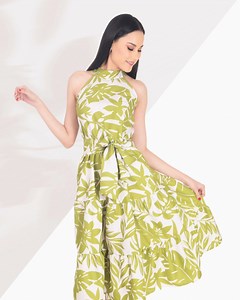 Uno de los más atemporales y favorecedores qué hay es el escote #Halter , encuentra este increíble diseño de nuestra #NuevaColeccion de #LVYOUbySarahBustani en Liverpool y sarahbustani.com #moda #sarahbustani | Sarah Bustani