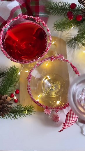 This candy cane cocktail recipe makes the most delicious festive drink for the holiday season! It’s perfect for celebrating Christmas with family and friends. INGREDIENTS: 1 oz vodka 3 oz cranberry juice 1/2 oz grenadine 1/2 oz peppermint schnapps Splash of Spite or 7Up Ice cubes Crushed candy canes or mini peppermint candy cane for garnish Save the recipe and add this delicious cocktail to your holiday festivities 🥂✨ | Homemade Heather