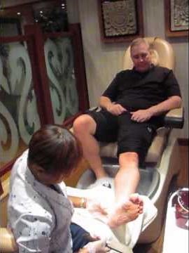 Ticklish man gets his first pedicure - HILARIOUS!