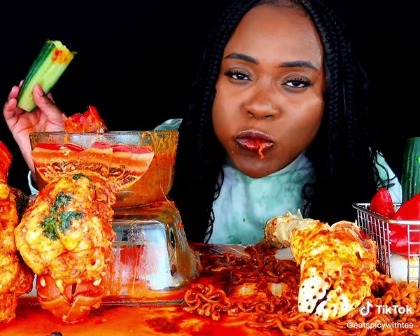 Spicy Seafood Boil Mukbang #eatspicywithTee #mukbang #eating #hungy #eatingshow #mukbangeatingshow #eatingasmr #eatingsounds #asmr #asmreating #eatingshowasmr #fyp #asmrfood #mukbangasmr #foodie