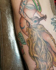 Hawaiian pinup by @eric_frisone_bct www.hooperironworks.com @thesolidink @eternalink @painfulpleasures @redemptiontattoocare @hooper_iron_works @blackcherrytattoostudios #tattoocolor #tattoooftheday #tattoomagazine #tattooedgirls #tattoomachine #tattooartist #tattoodesign #tattoostudio #tattooworkers #tattooedlife #tattootime #tattooshop #tattooink #tattooart #tattooing #tattoos #blackcherrytattoostudio #villainarts #skinartmag #supportgoodtattooing #tattoocommunity #inklife #hudsonvalleytattoos