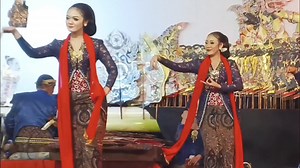 4.9K views · 29 reactions | Tari gambyong lagu mari kangen bersama hani kusuma lilis karnalie dyah luki naswa wayangan ki minto darsono sumber urip brebeg nganjuk #tarigambyong #marikangen #sekargadung #hanikusuma #liliskarnalie #dyah #lukinaswa #limbukan #wayangan #kimintodarsono | Putri Panggayuh | Facebook