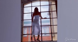 Sotto il vestito niente, le trasparenze della Canalis fanno impazzire i social