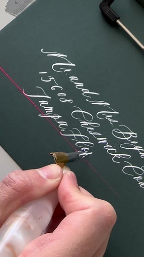 Here’s a calligraphy tip! If you’re wanting to write straight when you’re not using gridlines, try using a laser level! It’s perfect to help you out when writing on envelopes and other items of course 🥰 #calligraphy #calligraphyvideo #calligraphywriting #wedding #weddinvites #fypシ #satisfying