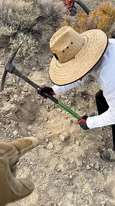 Searching for signs of gold in the California desert #goldprospecting #goldrush #goldpanning #drywasher @topfans | Chrisundertaking