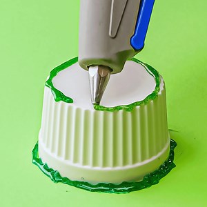 63K views · 330 reactions | These 10 DIY ideas for your hot glue gun are hot stuff! 狀朗 | Cleverly | Facebook