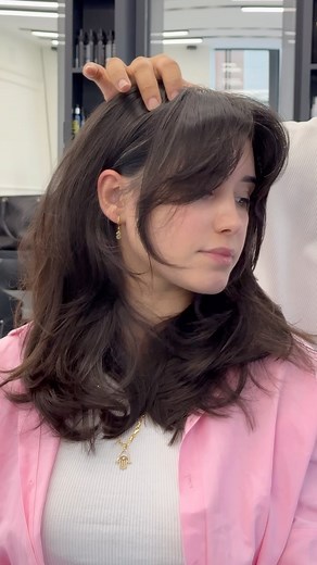 Curtain bangs . Layerd hair cut ✂️✂️ . . . #hair #hairstyles #hairtutorial #haireducation #hairstylist #çağüniversitesi #çukurovaüniversitesi #adanaeniyikuaför #adanaeniyisaçkesimi | Tolga İŞERİ hair&makeup