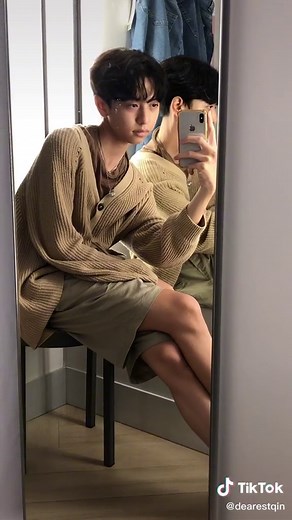 Capturing Stylish Selfies in Changing Room Lighting