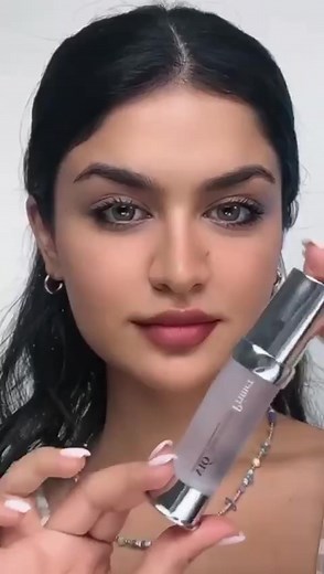 VIO ,, Base perfector ,, PRIMER 💜 #برايمر ڤيو الماني 💯 طبي يعمل عل تقليل المسامات والدهون المتراكمه ويوحد لون البشره ويثبت المكياج برايمر كلش حلو بالاستخدام ،، يحتوي على مواد معالجة لعلامة البقع الداكنة والتعبانة . | احمد كوزمتك الغدير